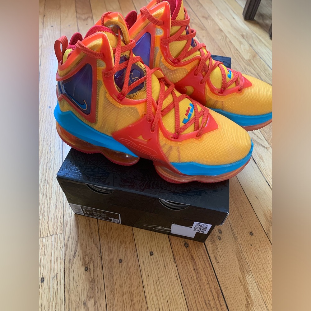 toon squad lebron 18